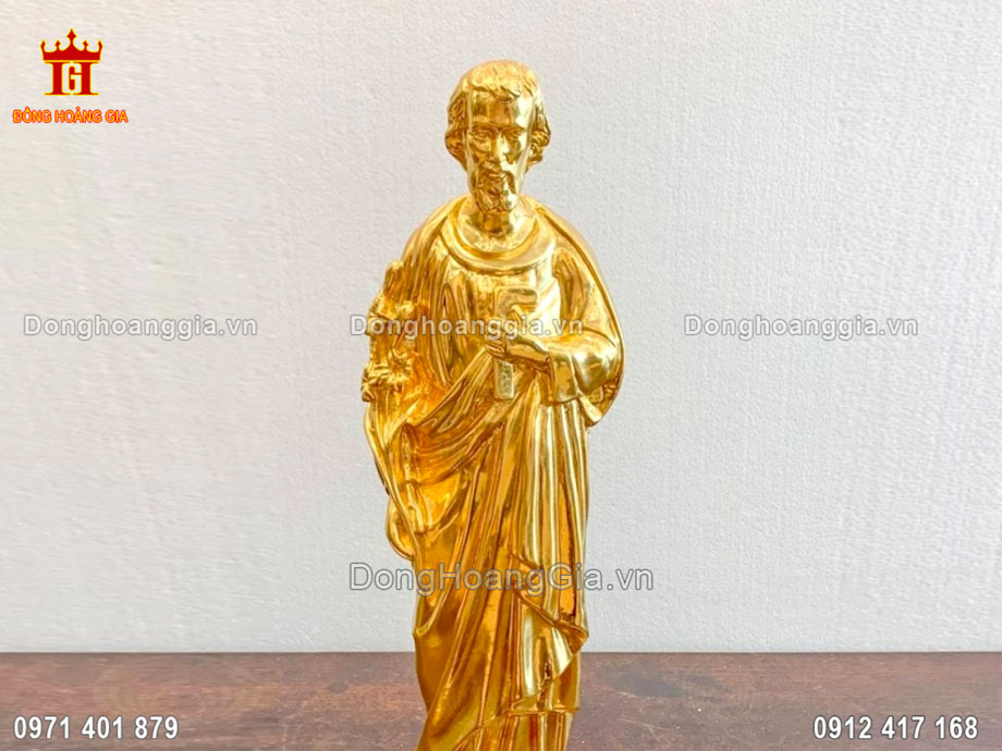 Từng đường nét trên pho tượng được nghệ nhân chạm khắc tinh xảo nhất